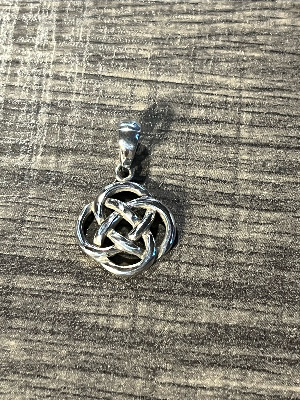 Sterling Silver Celtic Knot Pendant. 925